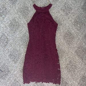 Lulu’s maroon lace bodycon dress